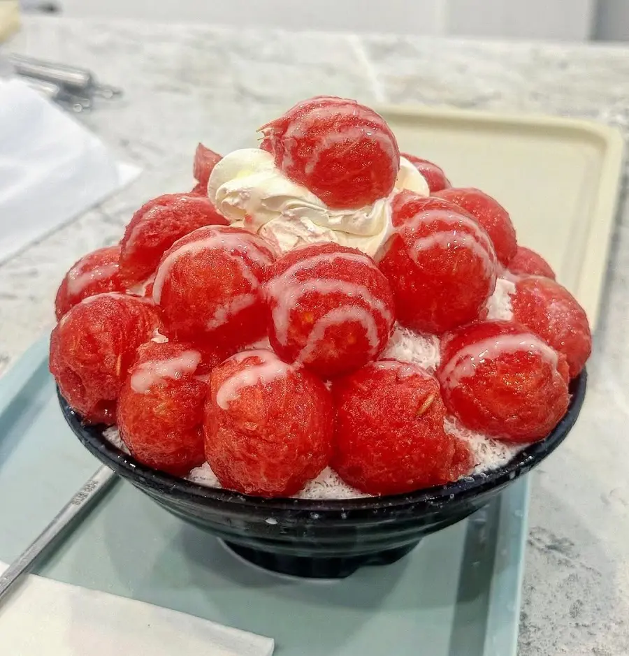 Ăn gì để giải nhiệt ngày nắng nóng? Hãy thử 11 quán bingsu ngon nhất Hà Nội này nhé!