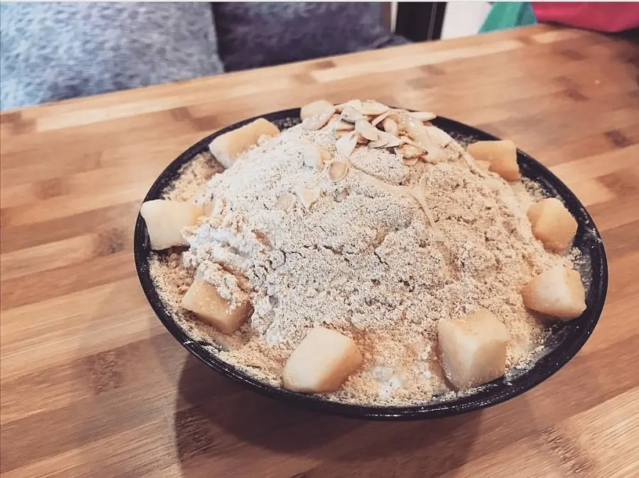 Ăn gì để giải nhiệt ngày nắng nóng? Hãy thử 11 quán bingsu ngon nhất Hà Nội này nhé!