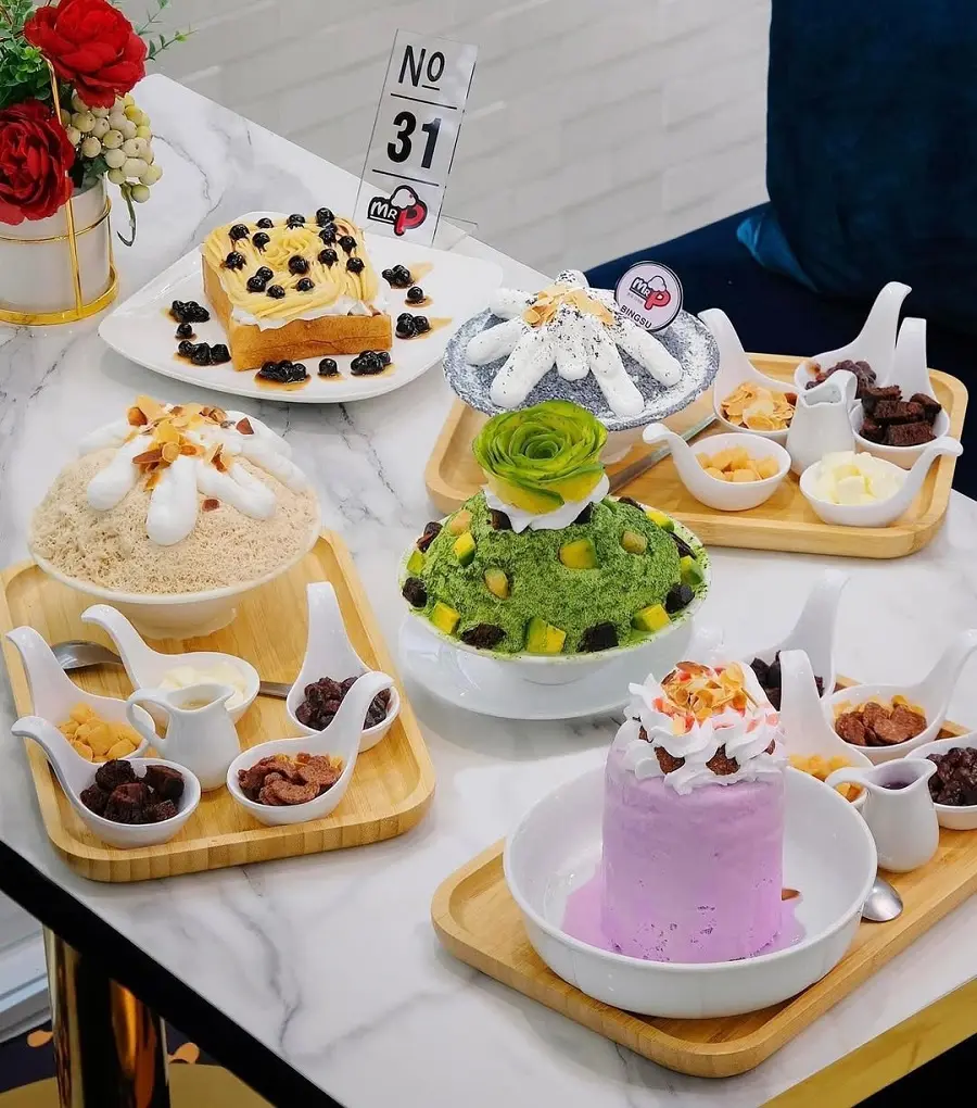 Ăn gì để giải nhiệt ngày nắng nóng? Hãy thử 11 quán bingsu ngon nhất Hà Nội này nhé!
