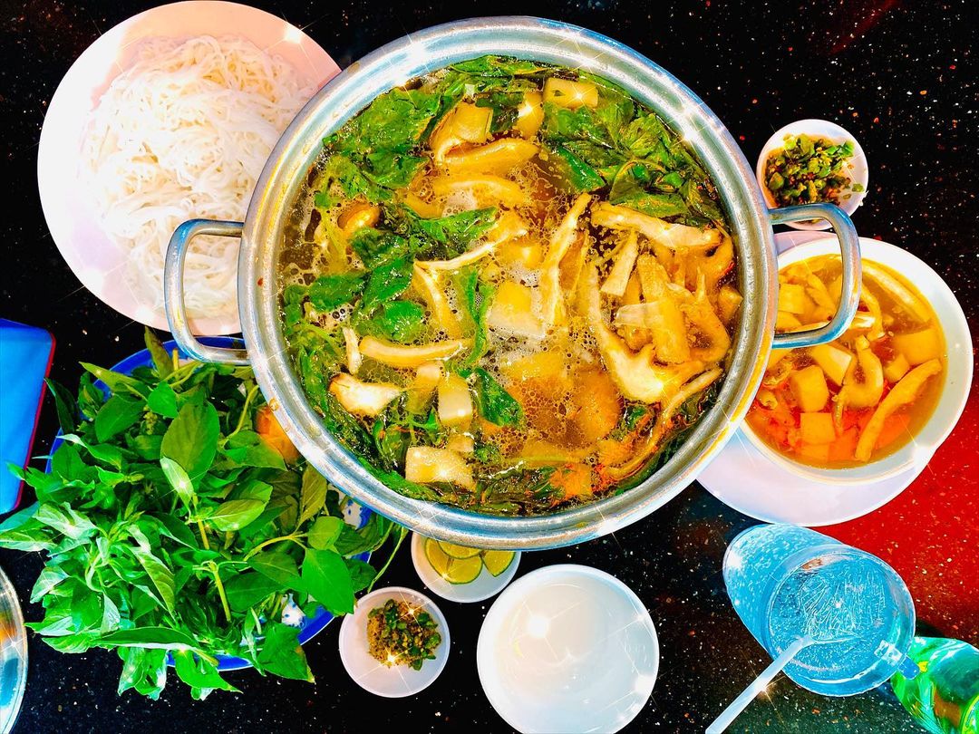 Lẩu gà lá é - Không xuất phát từ Đà Lạt nhưng đến thành phố hoa nhất định  phải thử, ngộ hen?