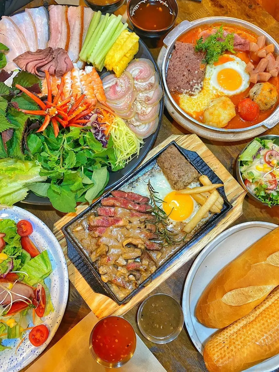 8 quán bar ở Hoàng Cầu hôm nay rất đông khách