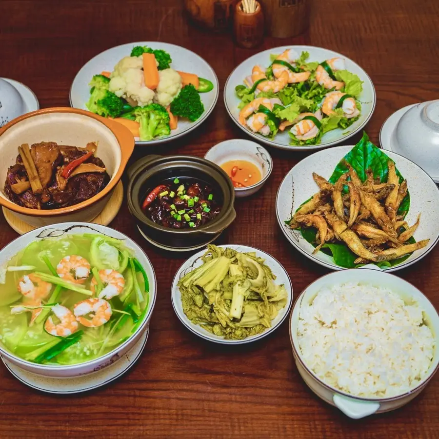 8 quán bar ở Hoàng Cầu hôm nay rất đông khách