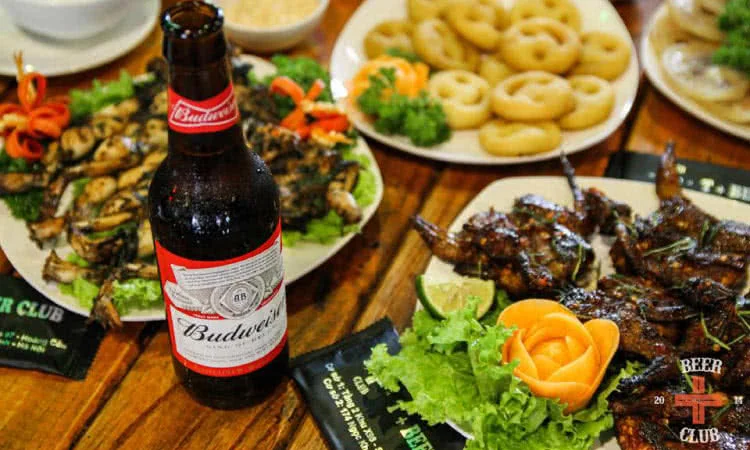 8 quán bar ở Hoàng Cầu hôm nay rất đông khách