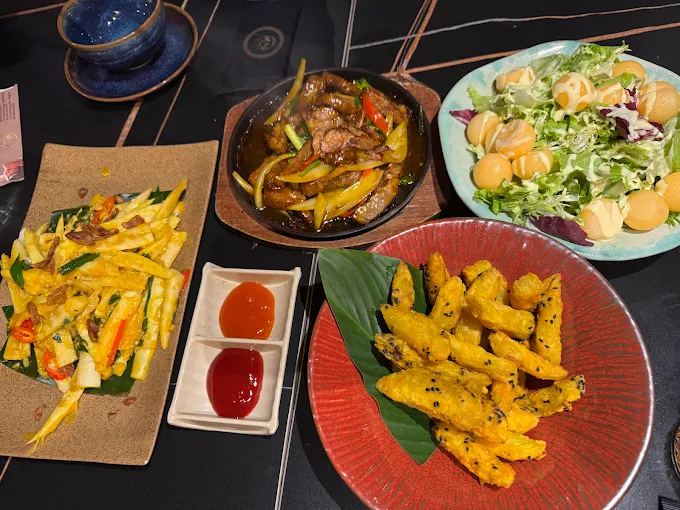 8 quán bar ở Hoàng Cầu hôm nay rất đông khách
