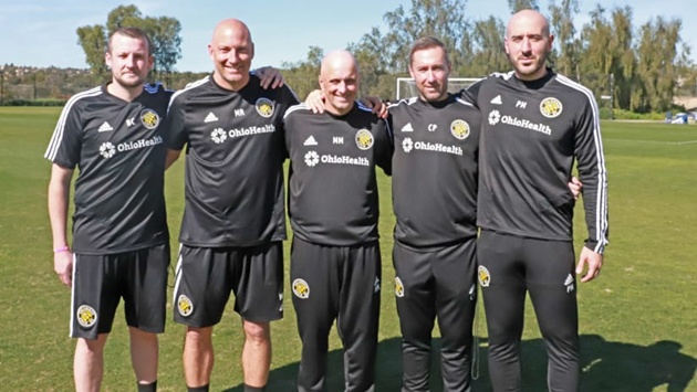 Ban huấn luyện bóng đá hiện đại