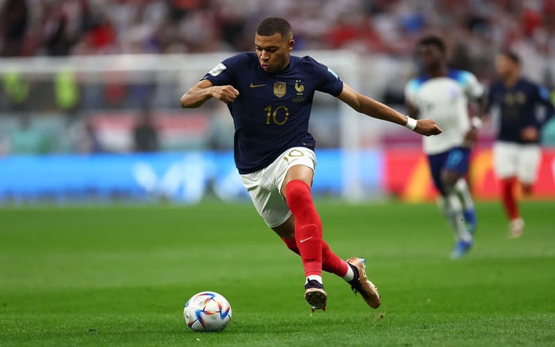 Kylian Mbappe bứt tốc trong màu áo câu lạc bộ