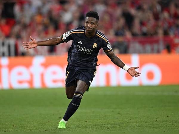 Ứng dụng kỹ thuật Flick and Heel của các cầu thủ chạy cánh