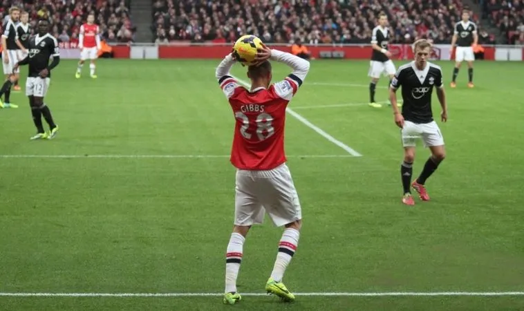 Ném biên có việt vị không