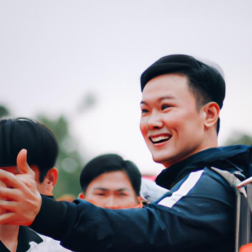 Kiatisak trong vai trò HLV trưởng ĐTQG Thái Lan