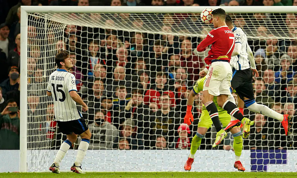 10 cầu thủ ghi bàn bằng đầu nhiều nhất thế kỷ 21: Quái vật trên không