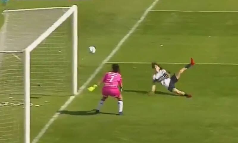 Tìm hiểu thuật ngữ phản lưới nhà trong bóng đá