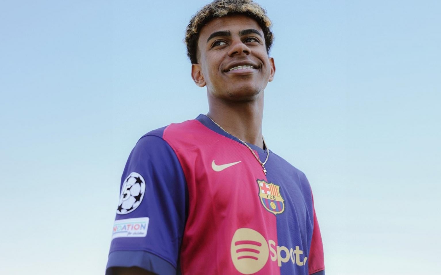 Lamine Yamal: Thật khó tin cầu thủ hay nhất thế giới tắm cho em